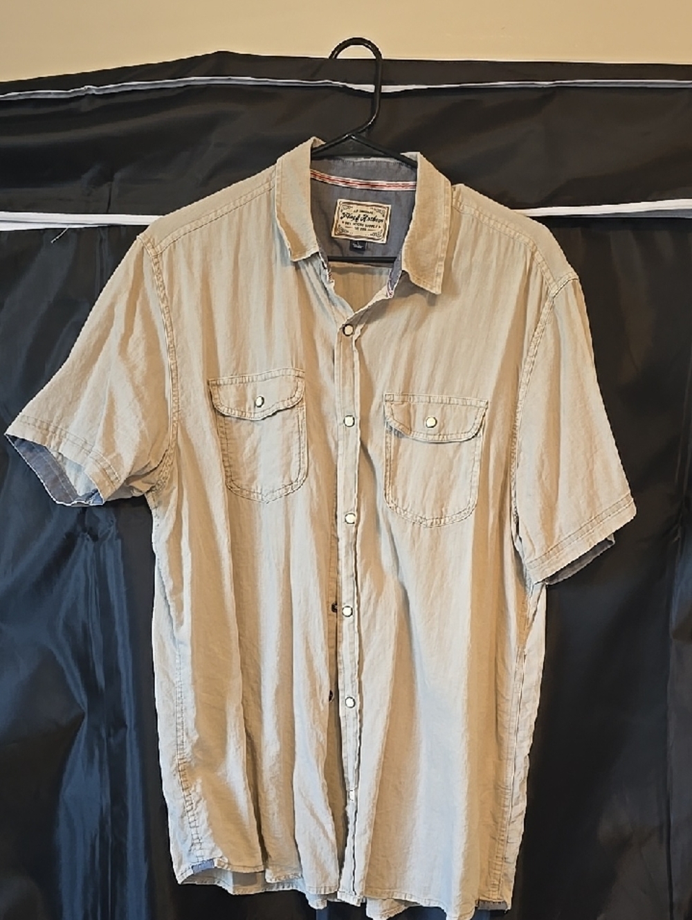 Men's Short-Sleeve Button-Down Shirt in Light Beige by No Brand